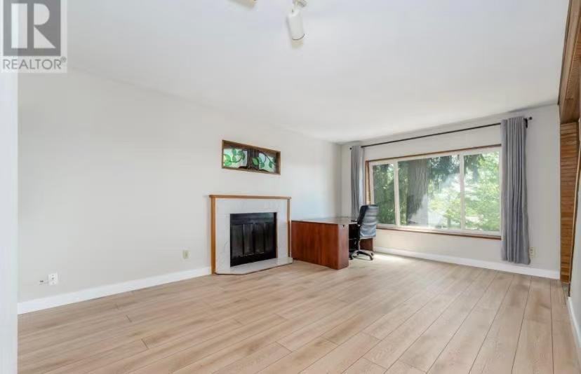 443 Wilson Street - Photo 5 of 12