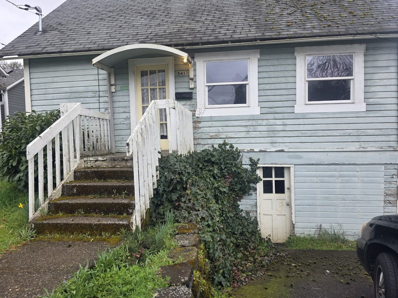 541 Sw Levens St #1 - Photo 2 of 32