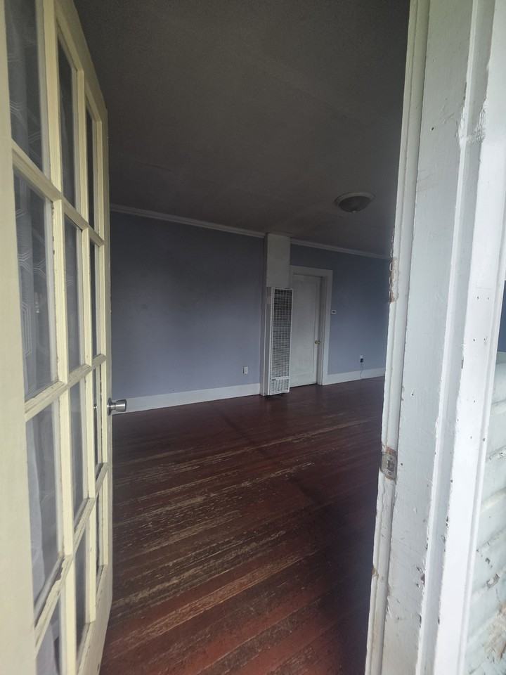 541 Sw Levens St #1 - Photo 5 of 32