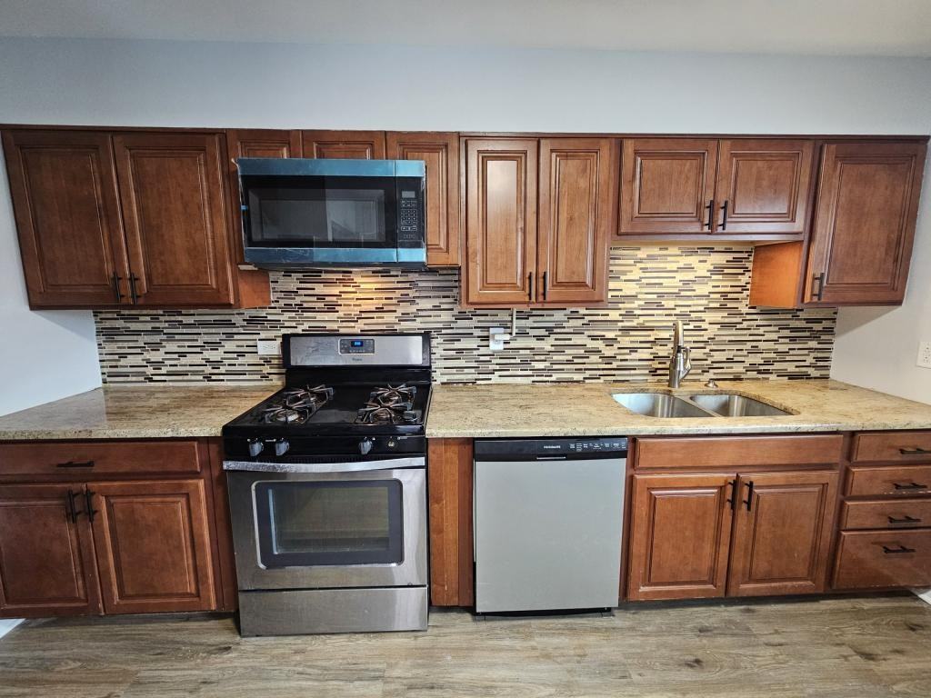 1395 Freeland Ave - Photo 2 of 20