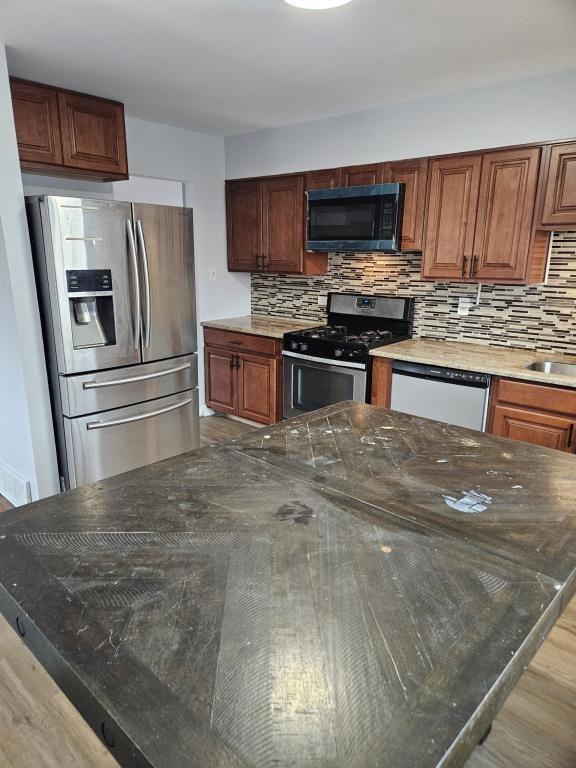 1395 Freeland Ave - Photo 3 of 20