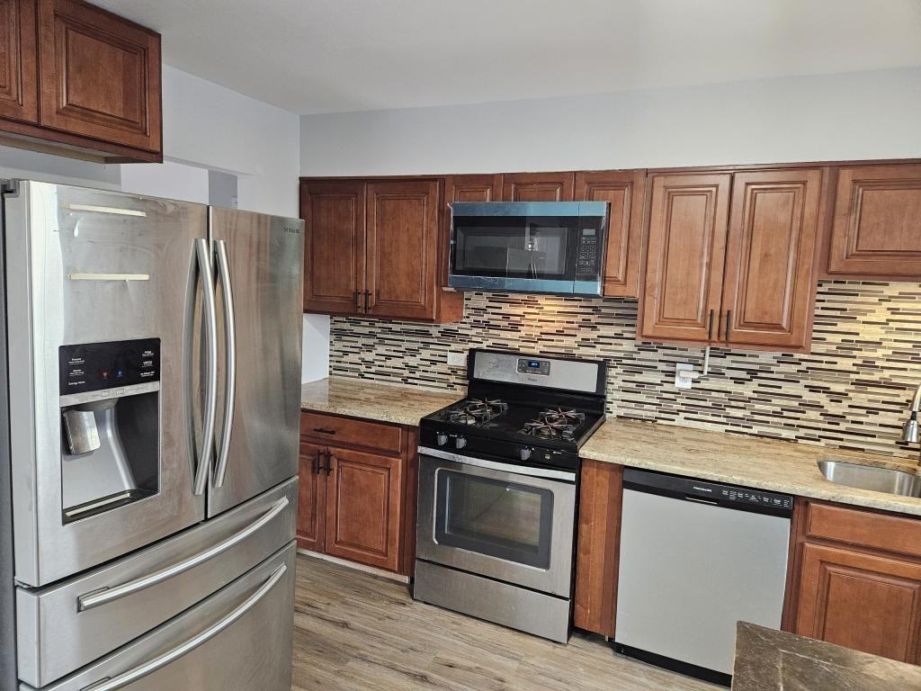 1395 Freeland Ave - Photo 5 of 20