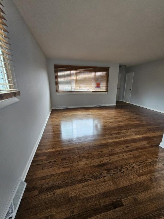 1395 Freeland Ave - Photo 7 of 20