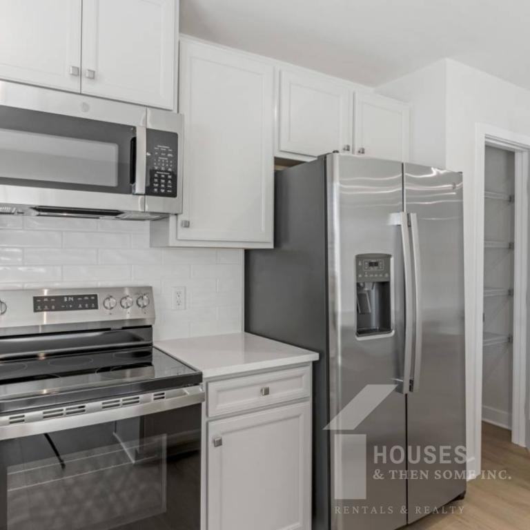 1130 Bulrush Dr - Photo 6 of 22