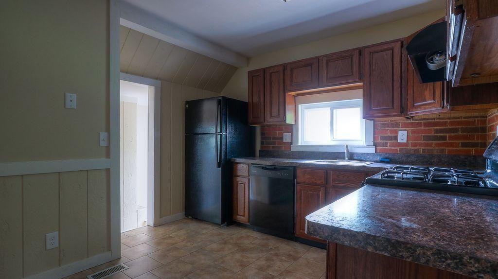 35348 Sheffield St - Photo 5 of 14