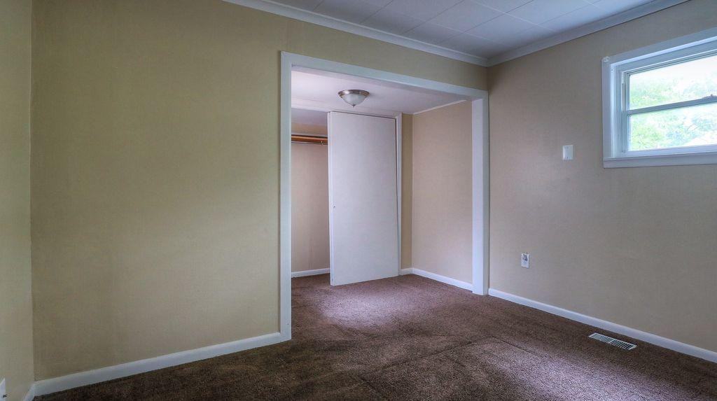 35348 Sheffield St - Photo 6 of 14