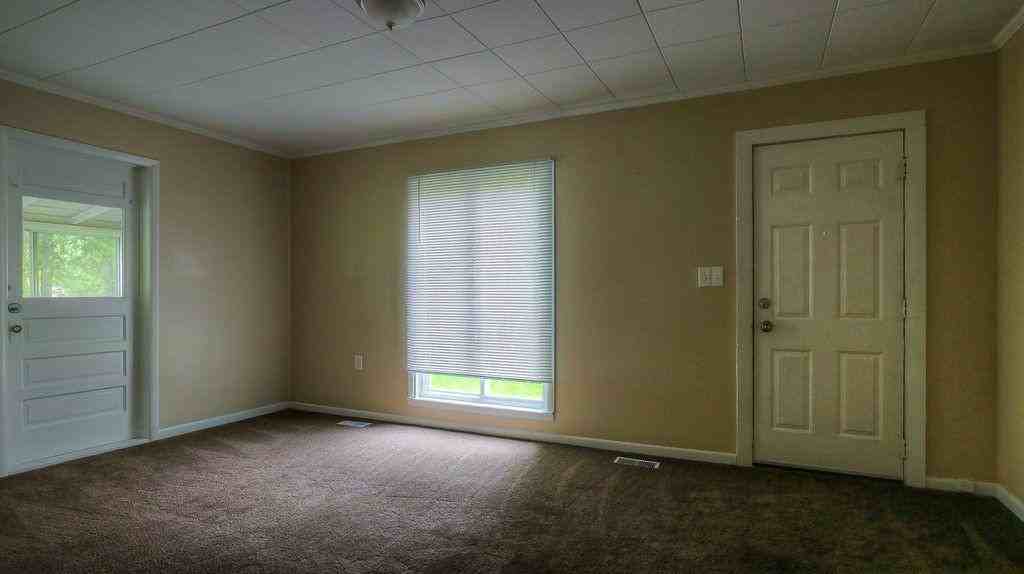 35348 Sheffield St - Photo 7 of 14