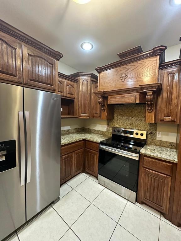 1025 Loyola Dr - Photo 7 of 17