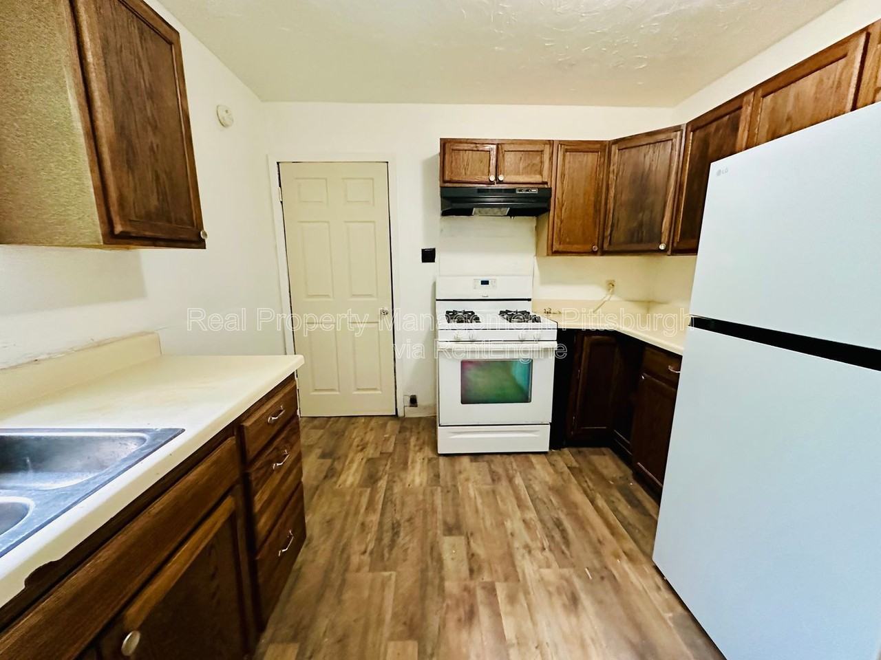 1721 Scott St - Photo 6 of 14