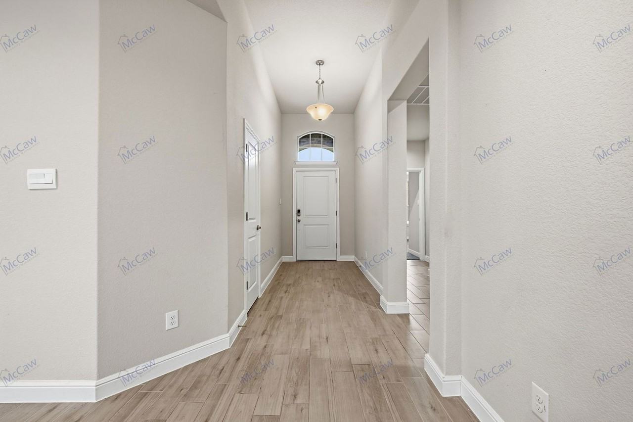 French Lake Dr - Photo 4 of 33