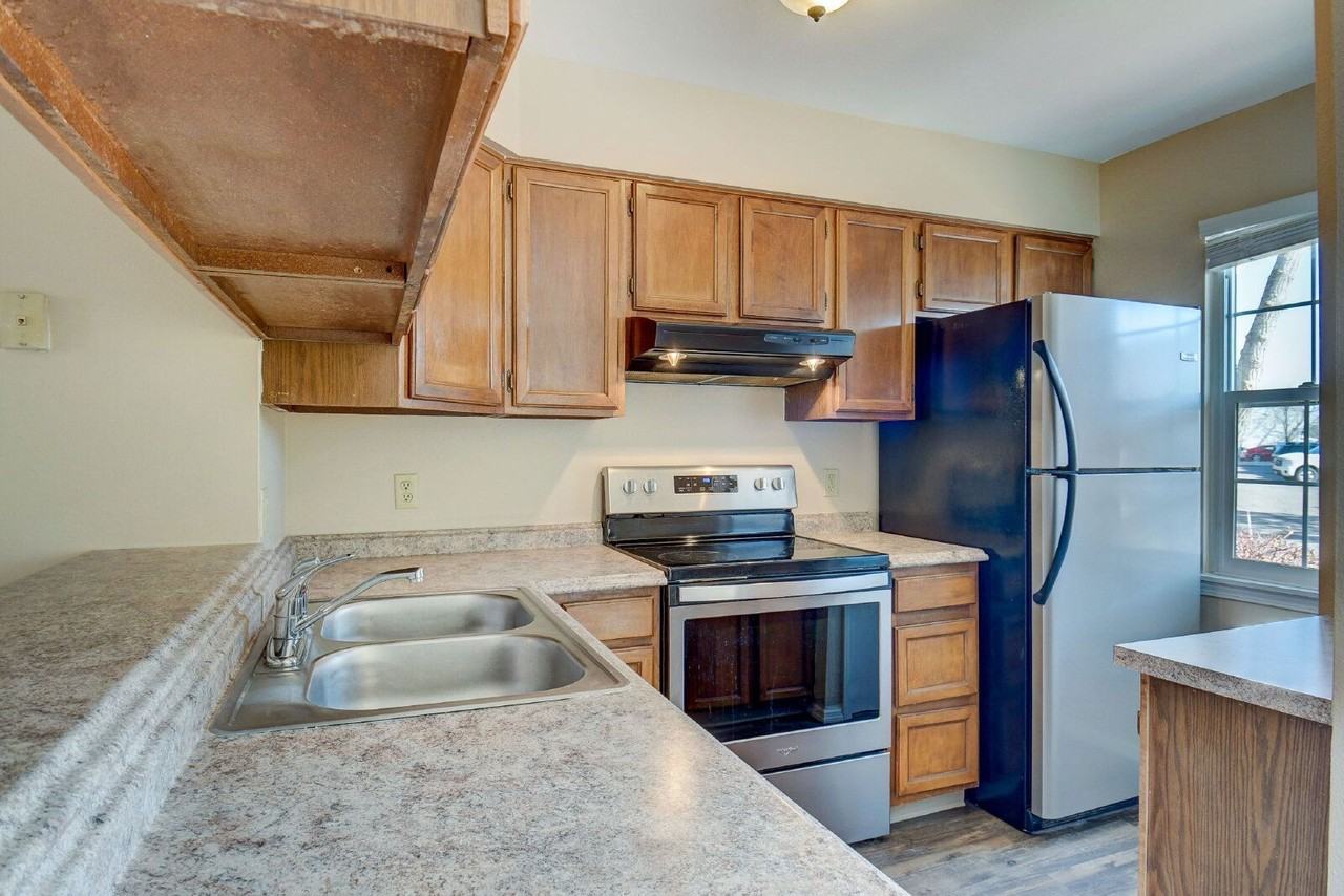 4152 Charleston Dr - Photo 3 of 17