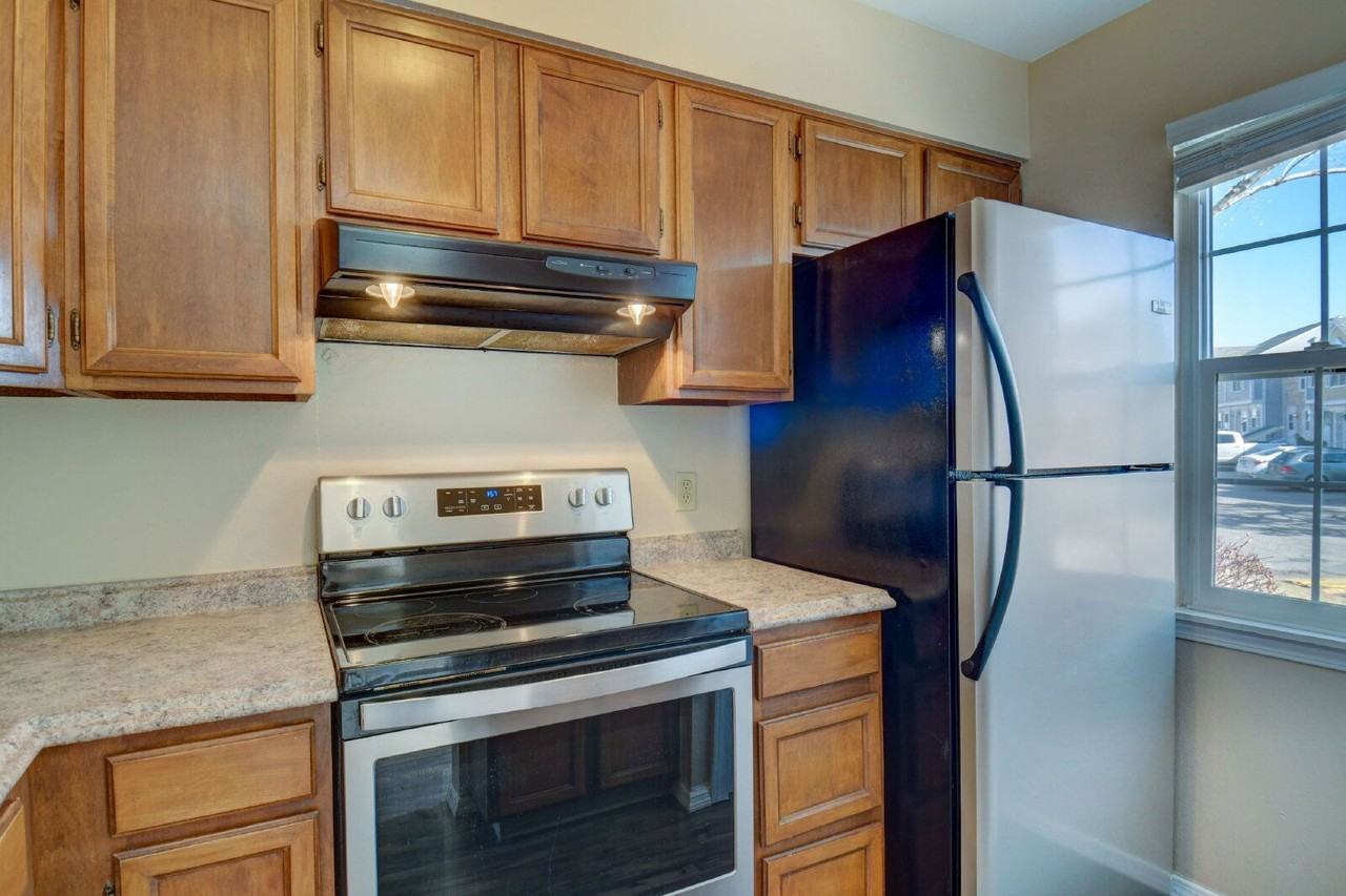 4152 Charleston Dr - Photo 4 of 17