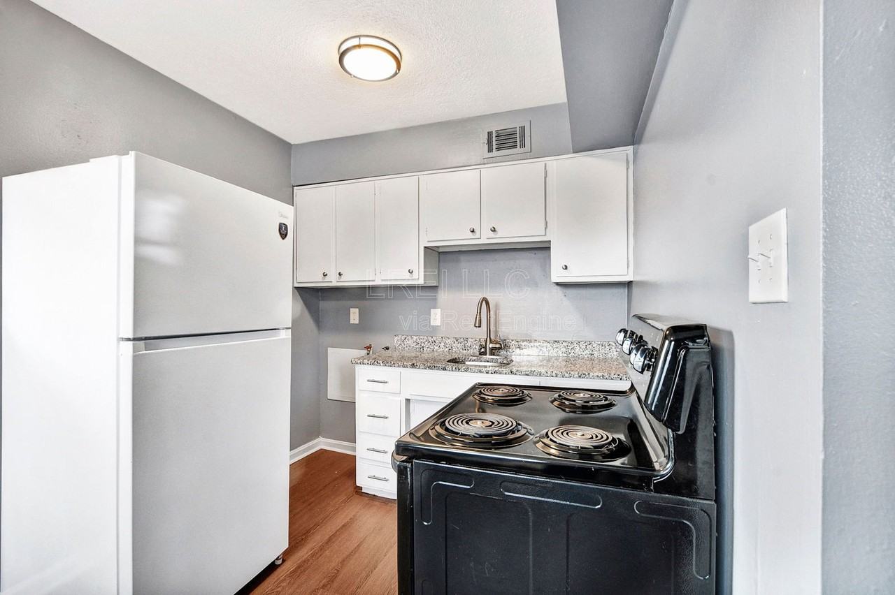 3206 Orchard Manor Cir #7 - Photo 4 of 11