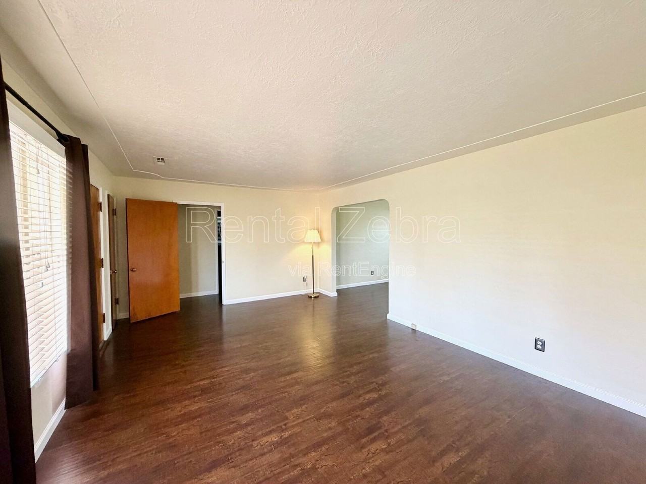 1421 W 21st St - Photo 5 of 22