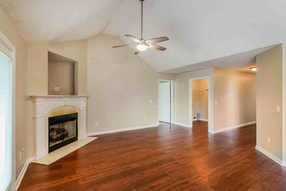 1921 Pacific Pl - Photo 3 of 16