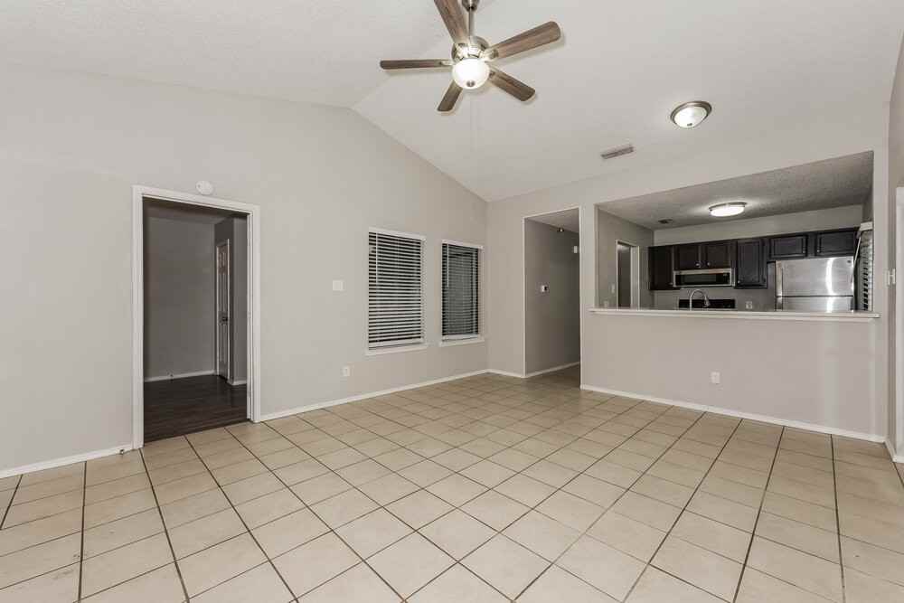 140 Callender Dr - Photo 4 of 16