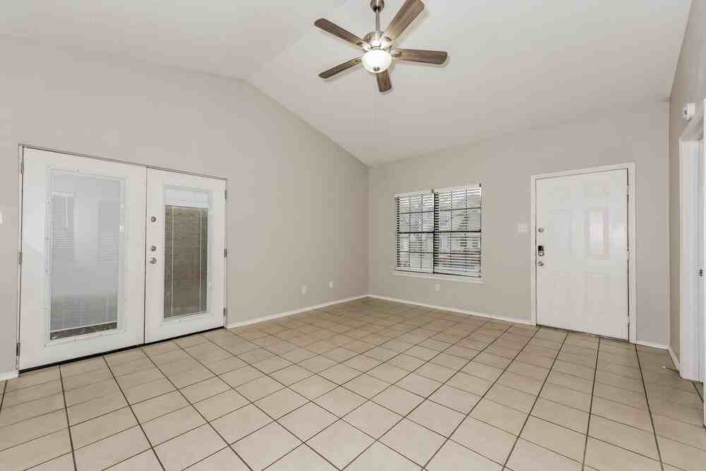 140 Callender Dr - Photo 7 of 16