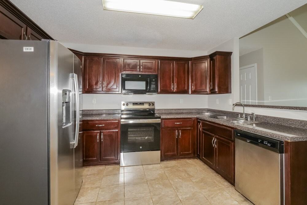 7957 Gardendale Dr - Photo 7 of 17