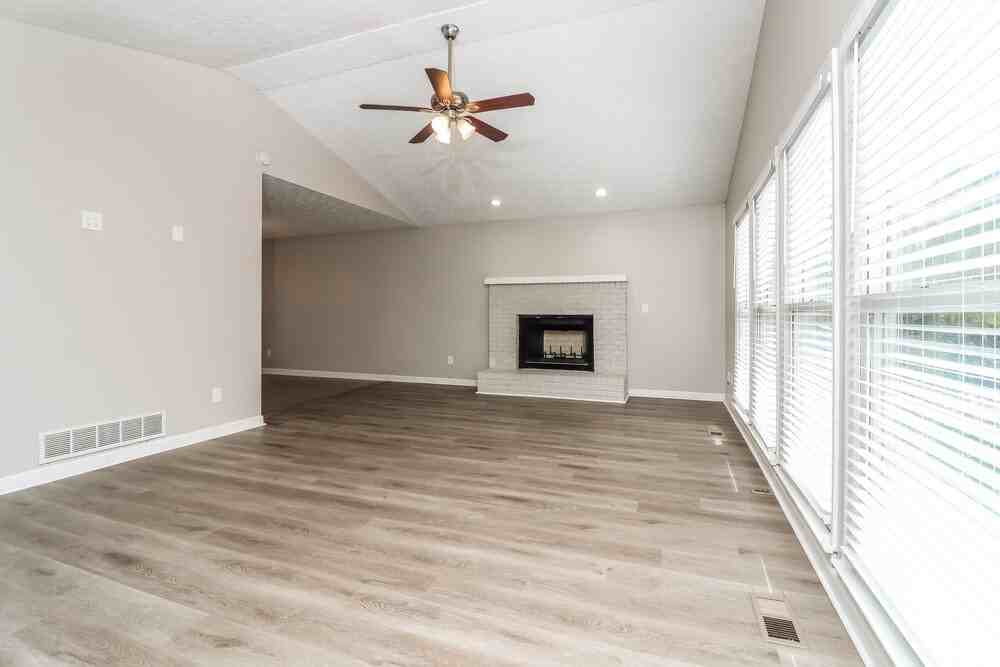 700 Gregory Manor Dr Sw - Photo 4 of 17