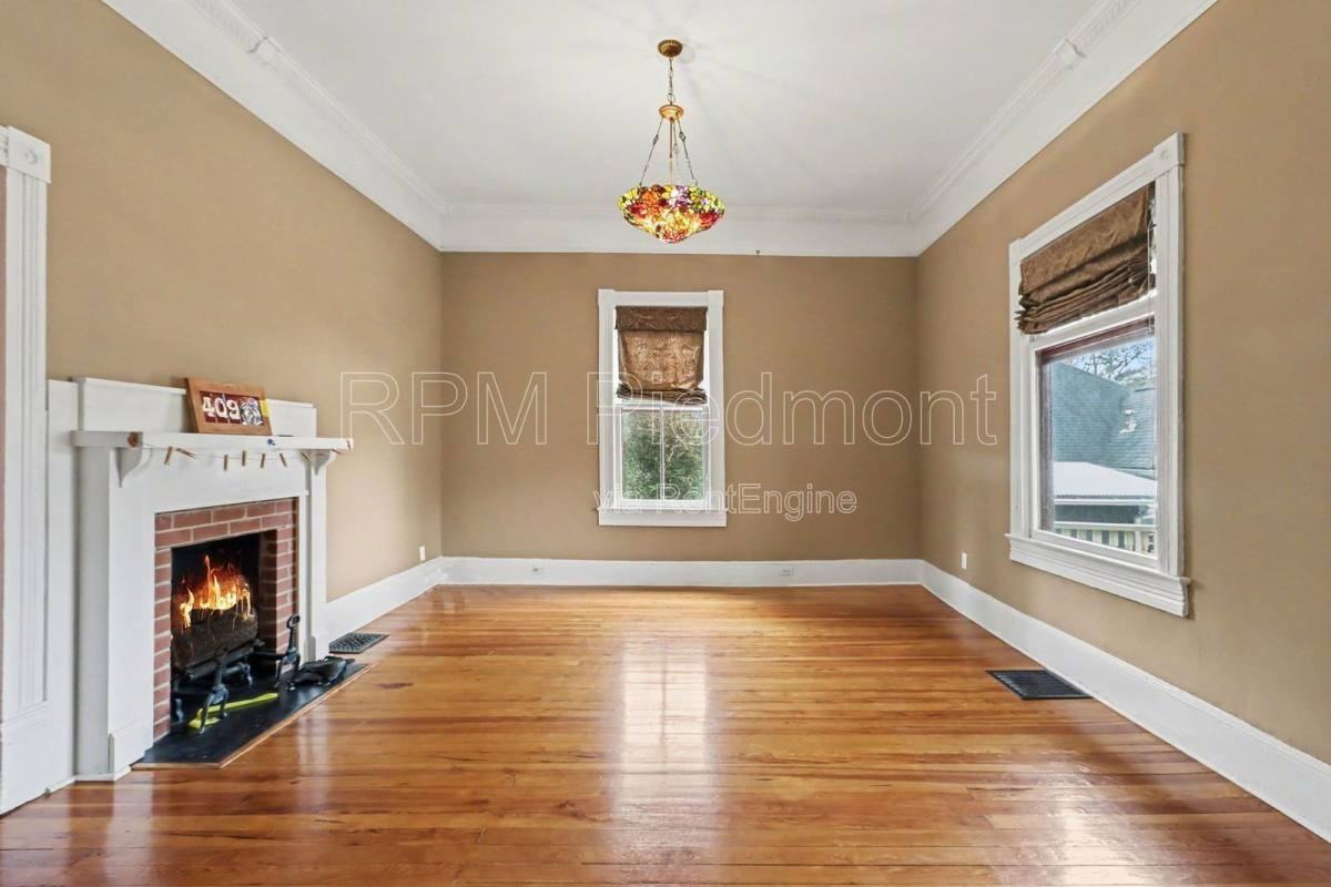 409 Oakdale Rd Ne - Photo 2 of 10