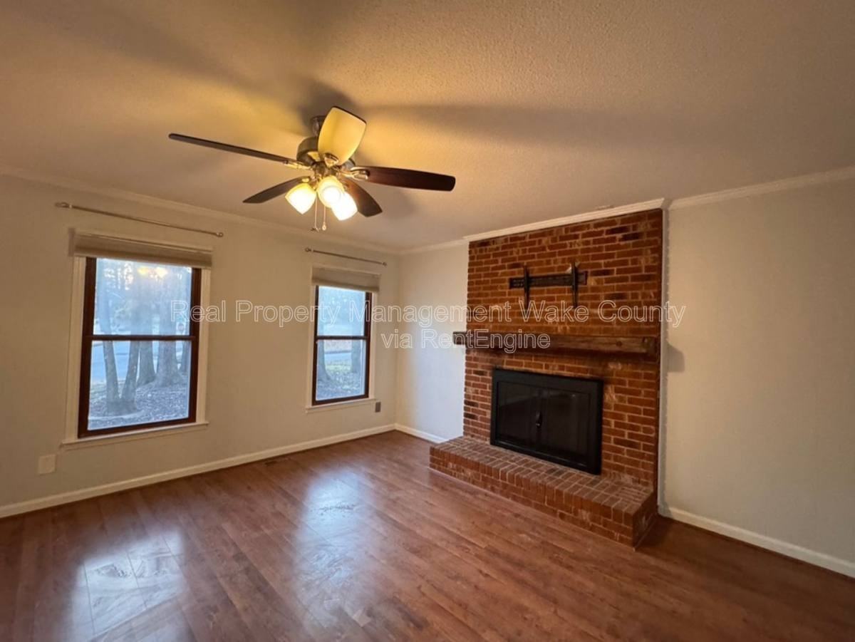 102 Brodick Ct - Photo 2 of 10