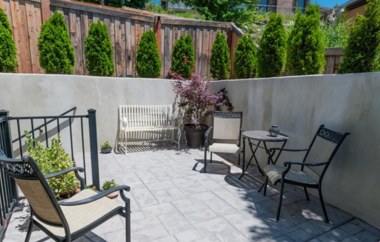 1812 N Heather Dr - Photo 2 of 10