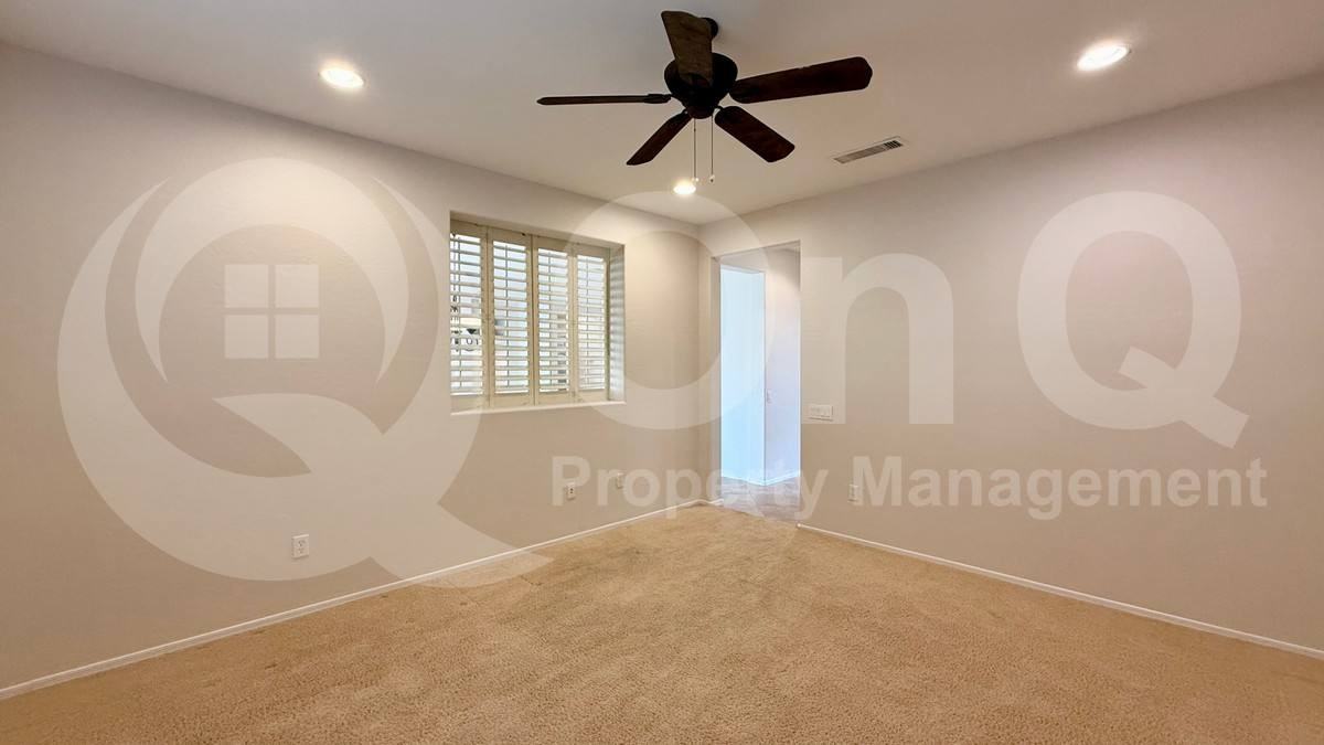 20914 N Barberry Ln - Photo 3 of 10