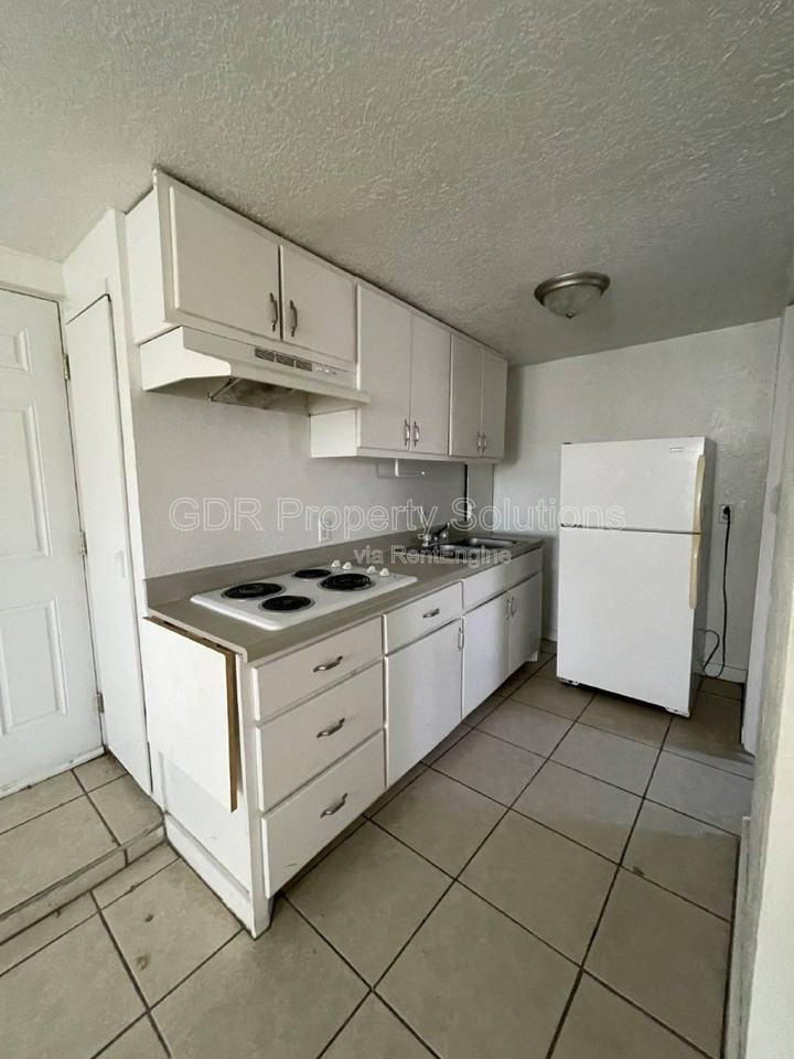 408 Pennsylvania St Se #C - Photo 3 of 10