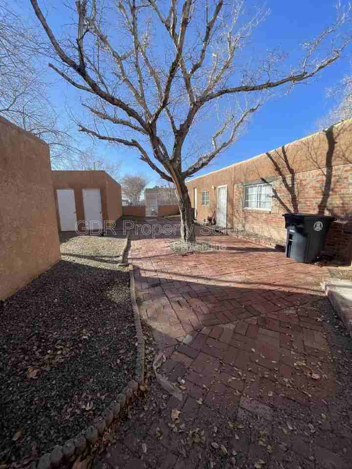 408 Pennsylvania St Se #C - Photo 6 of 10