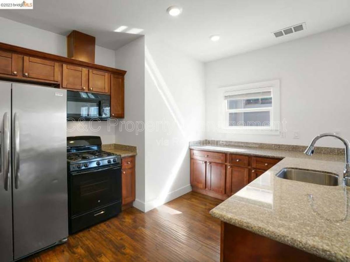 3216 Market St - Photo 2 of 9