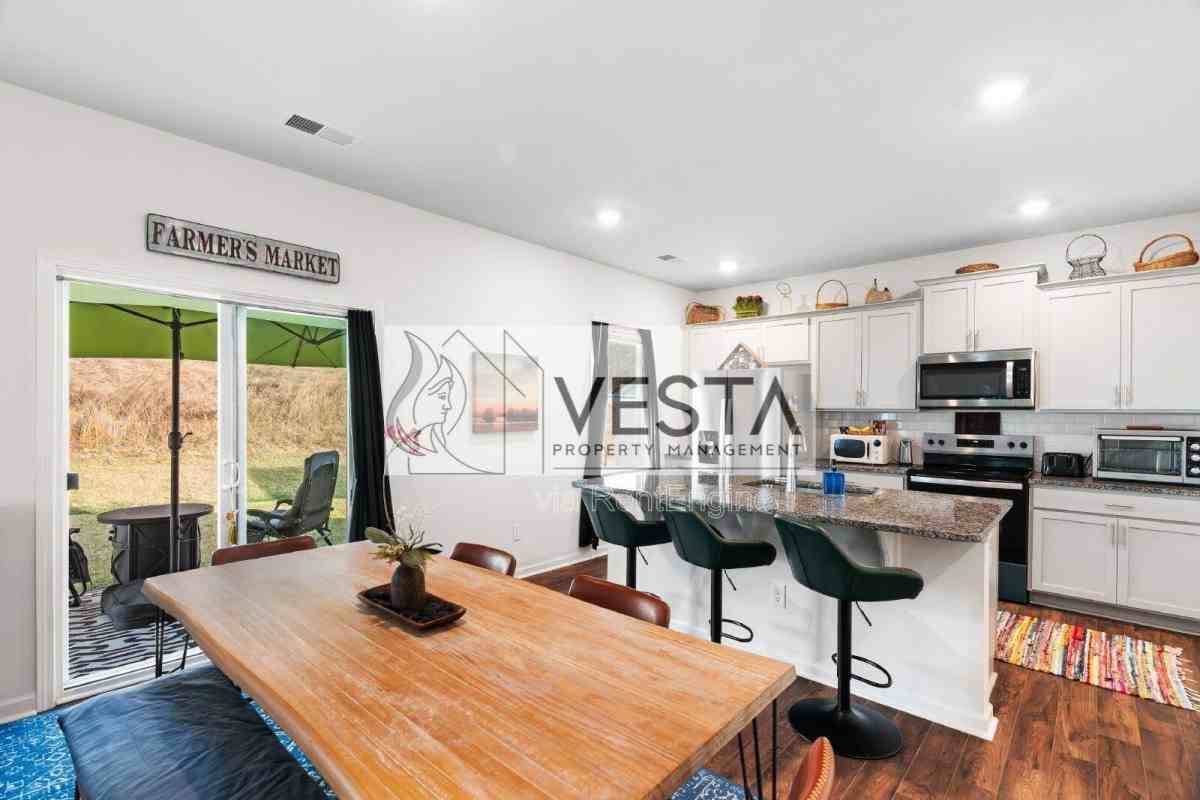 575 Country Oak Dr - Photo 3 of 10