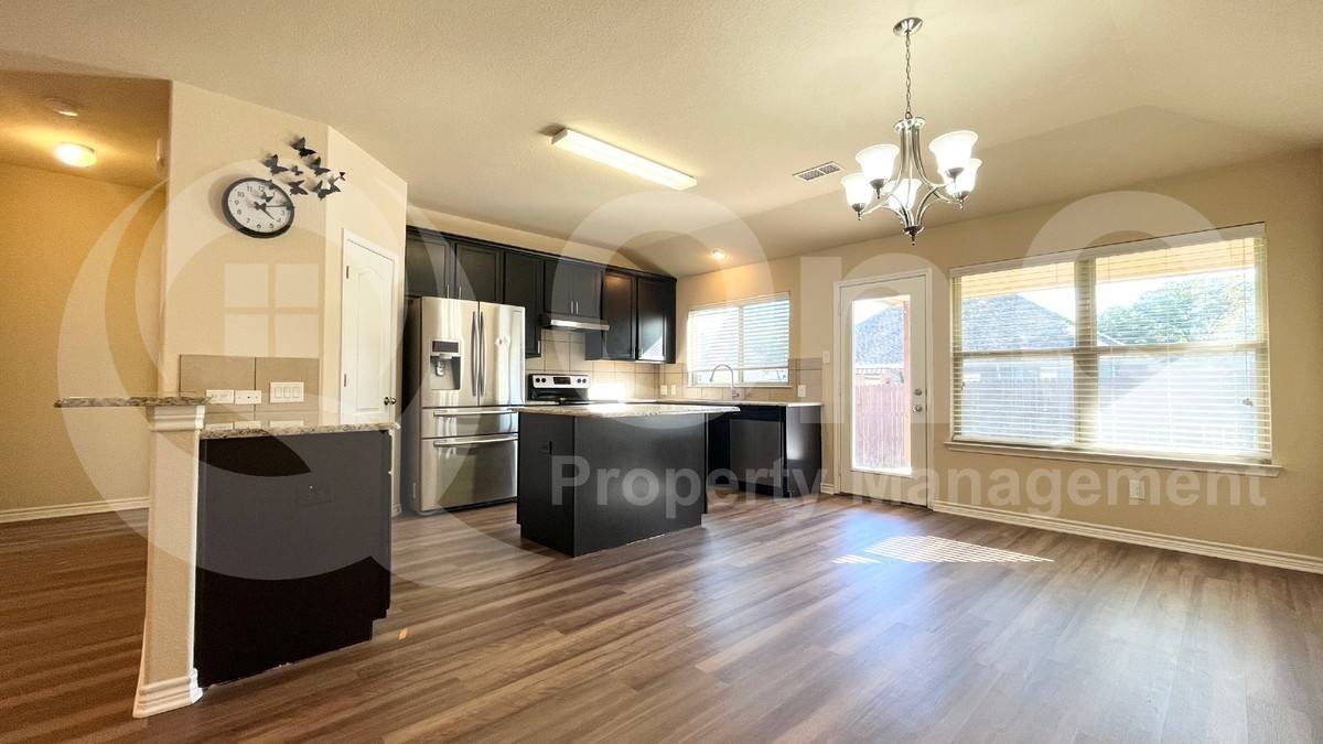 4524 Lakeside Hollow St - Photo 3 of 10