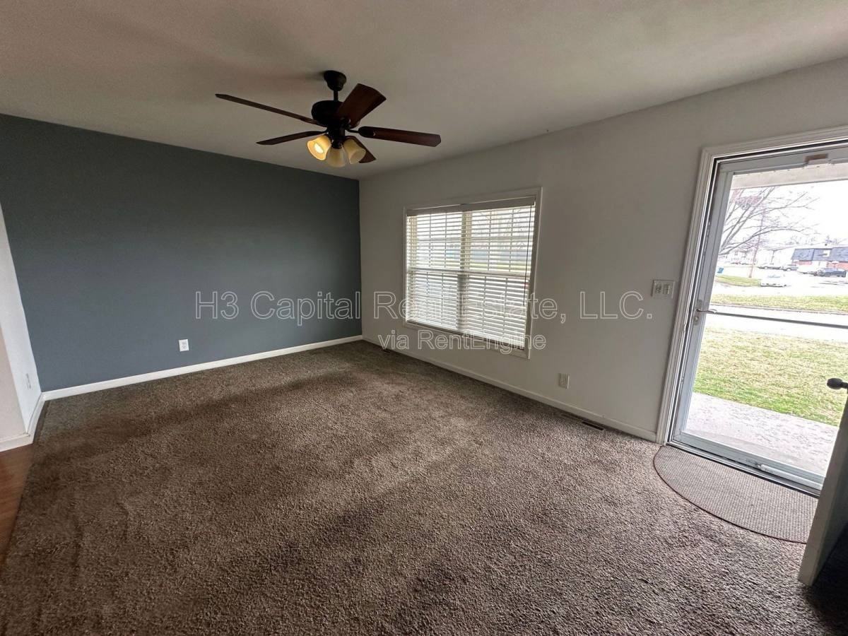 103 E Poos Dr - Photo 3 of 7