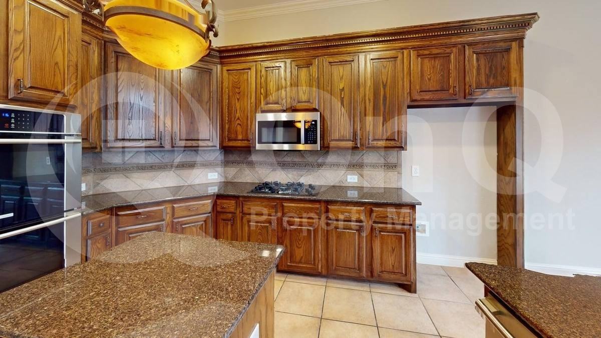 429 Whisperfield Dr - Photo 3 of 10