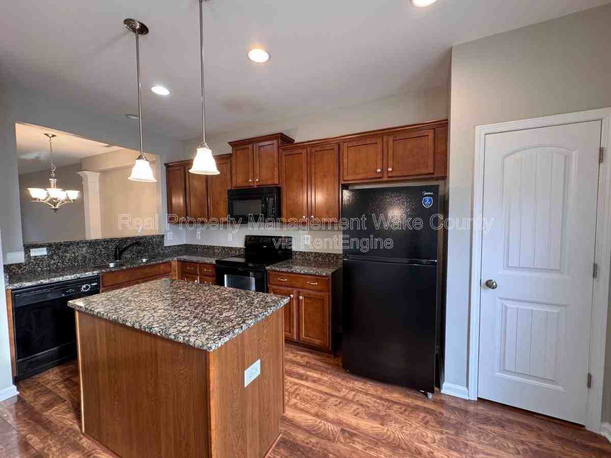330 Carthage Ct - Photo 3 of 10