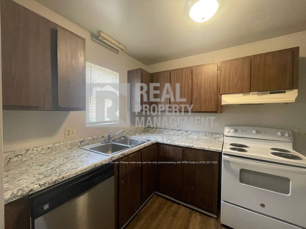634 Maplewood Dr - Photo 3 of 10