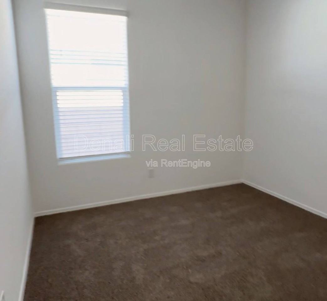 15661 W Smoketree Dr - Photo 3 of 10