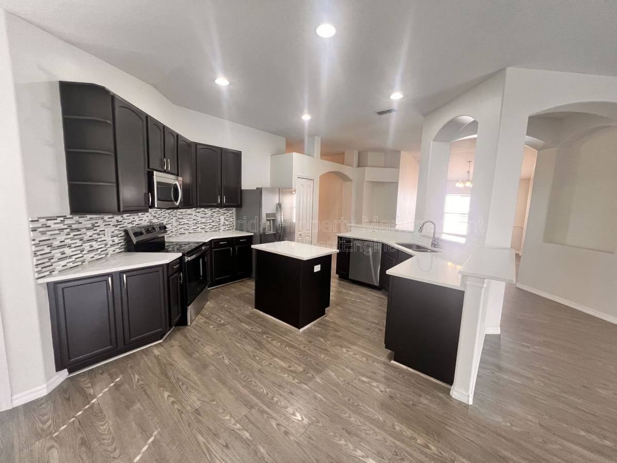 3930 Lakeside Reserve Ln - Photo 3 of 10