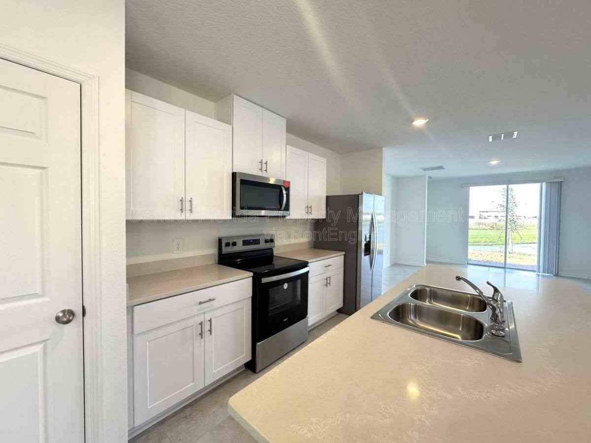 3201 Viceroy Ct - Photo 2 of 10