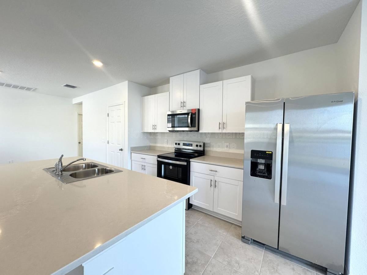 3201 Viceroy Ct - Photo 3 of 10