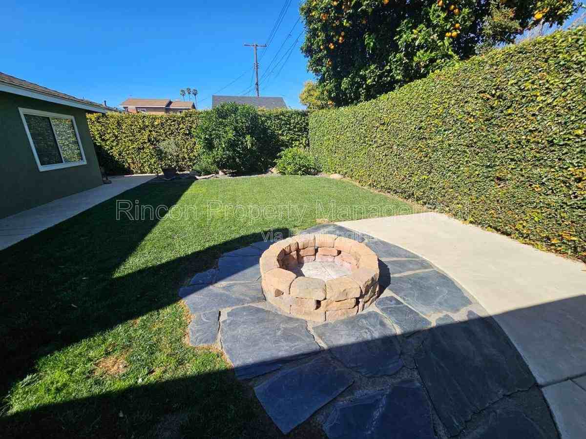 364 Broderick Ave - Photo 2 of 10
