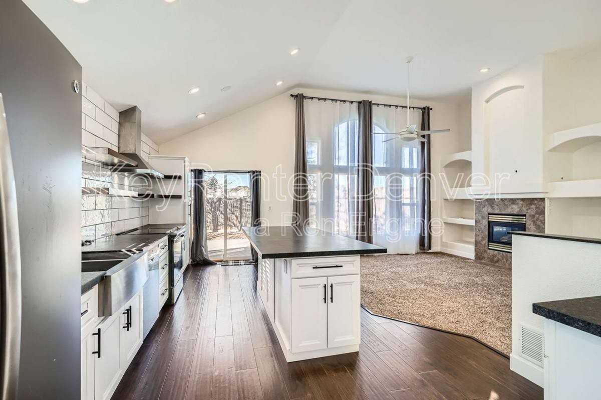 12703 Dexter Ct - Photo 3 of 7