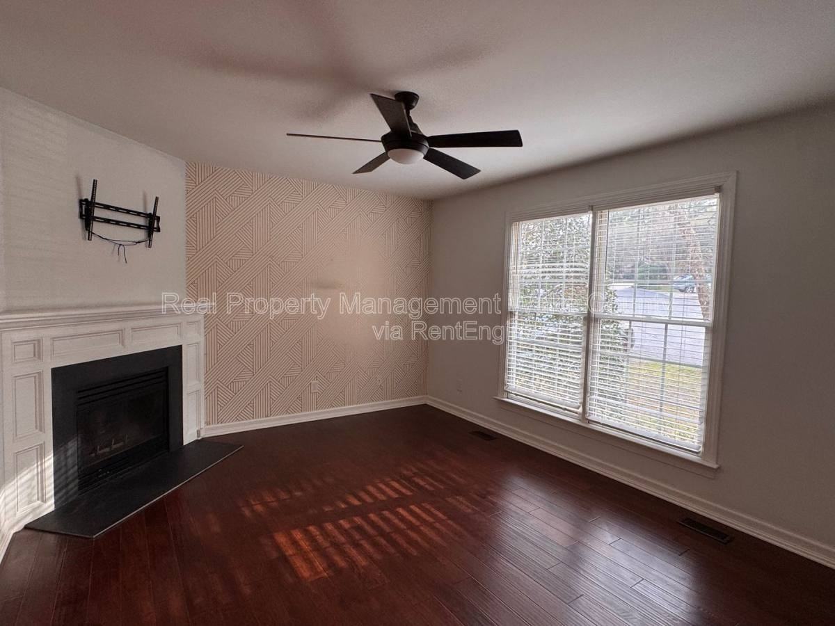 4308 Timberwood Dr - Photo 3 of 10