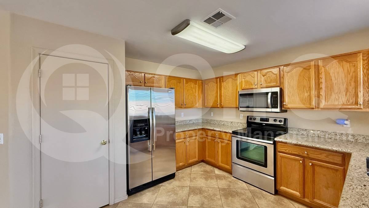 17605 N 2nd Ave - Photo 3 of 10