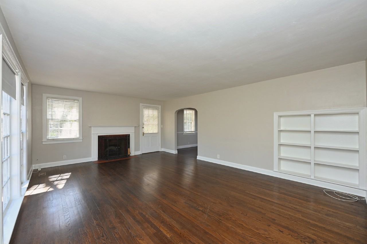 1342 Stratford Ave - Photo 4 of 40