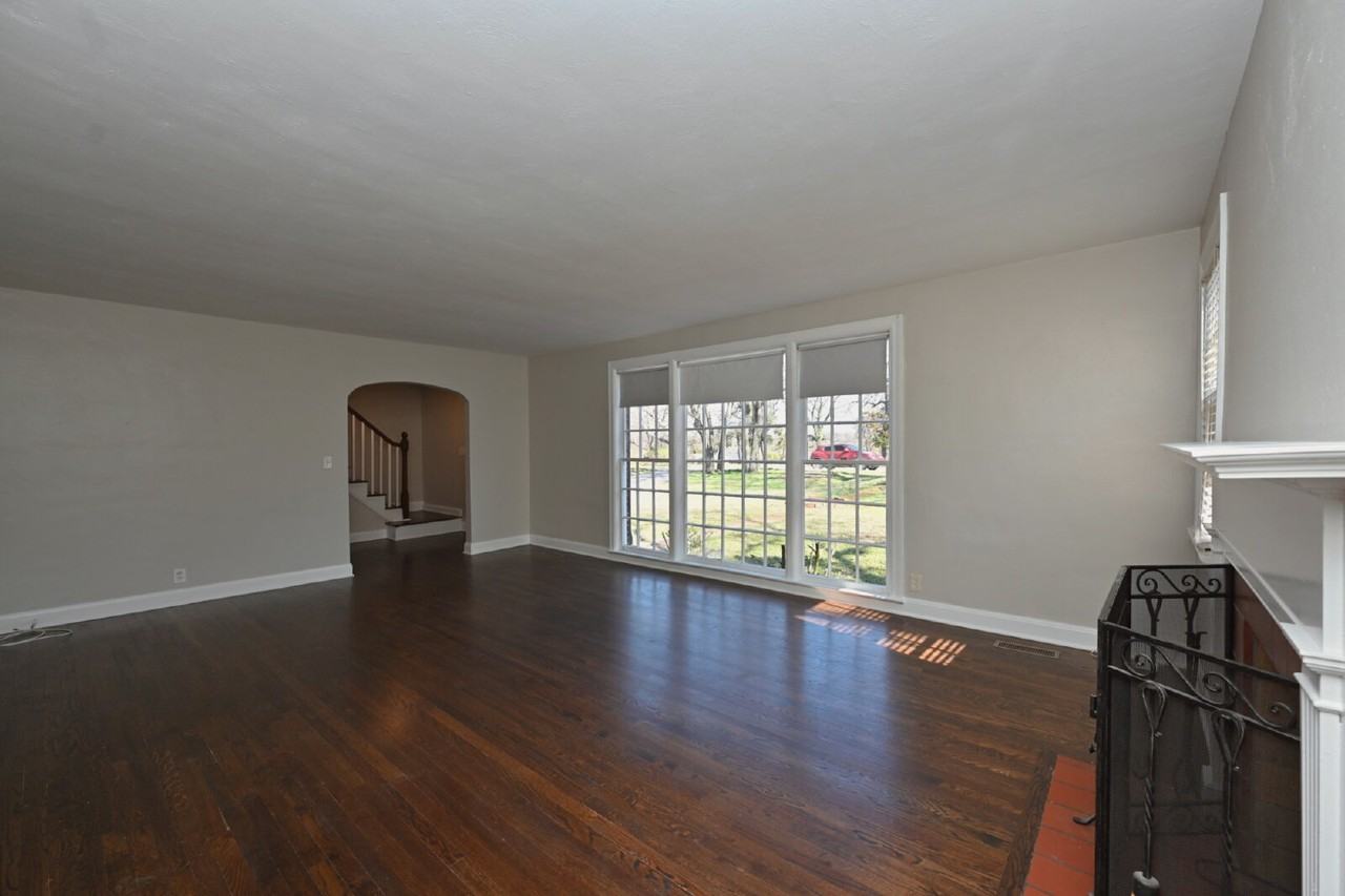 1342 Stratford Ave - Photo 6 of 40