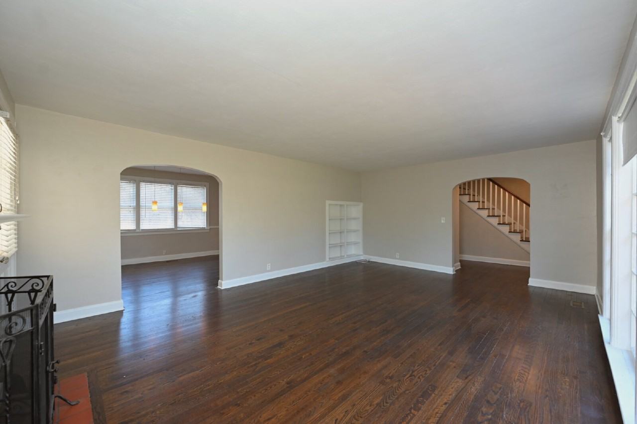 1342 Stratford Ave - Photo 7 of 40