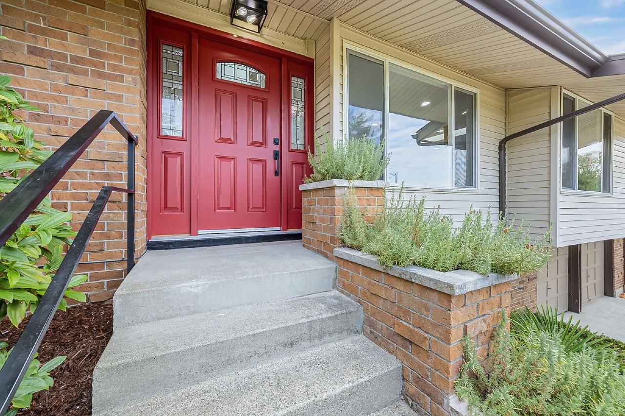 13918 Se 23rd St - Photo 2 of 32