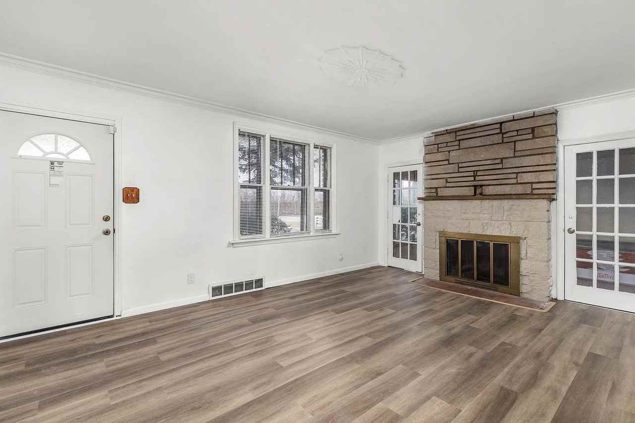 6320 Graham Rd - Photo 3 of 22