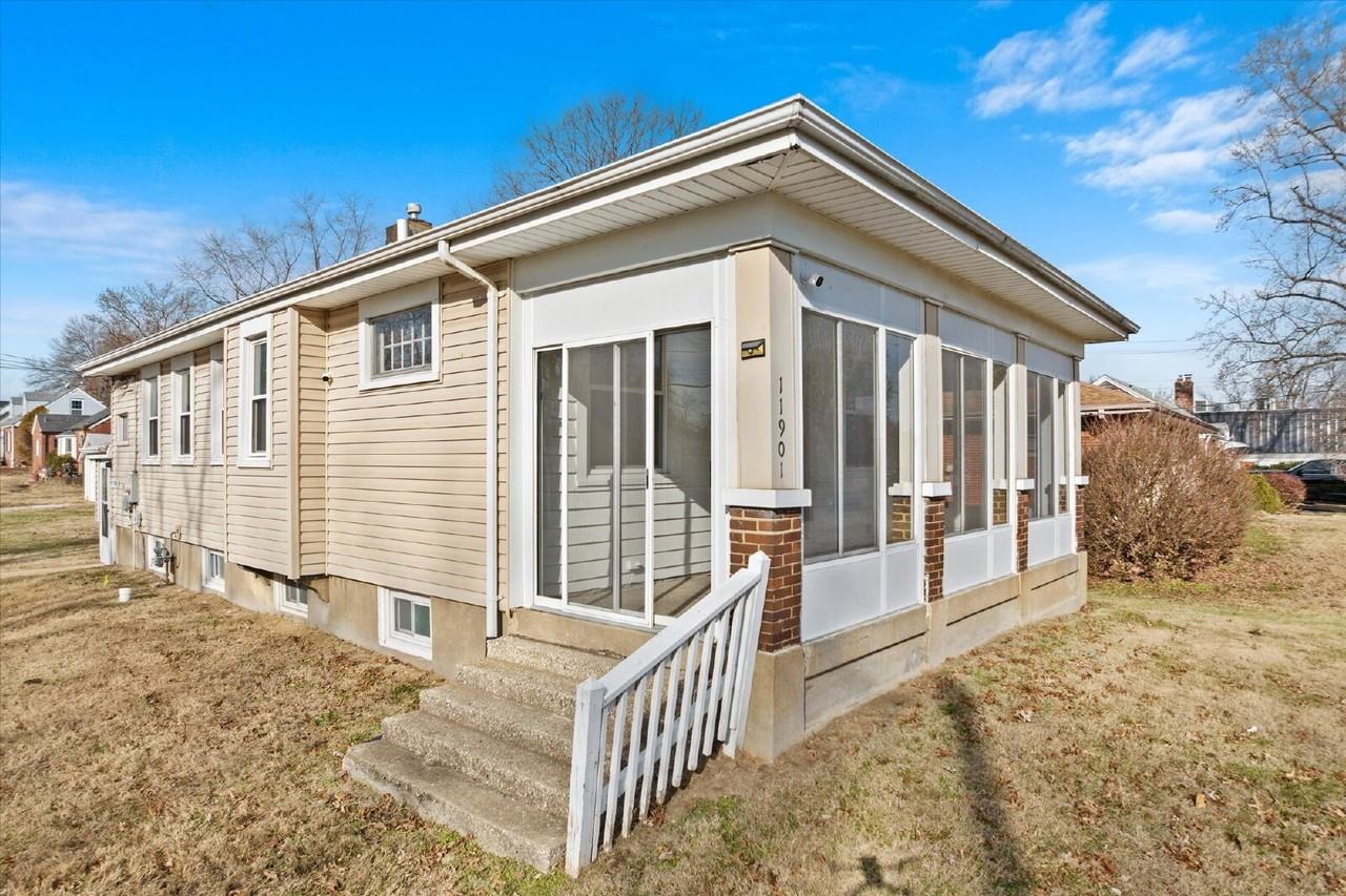 11901 Bellefontaine Rd - Photo 4 of 33